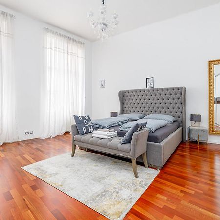 Newly Renovated Apartment In The Old Town Bratislava Buitenkant foto