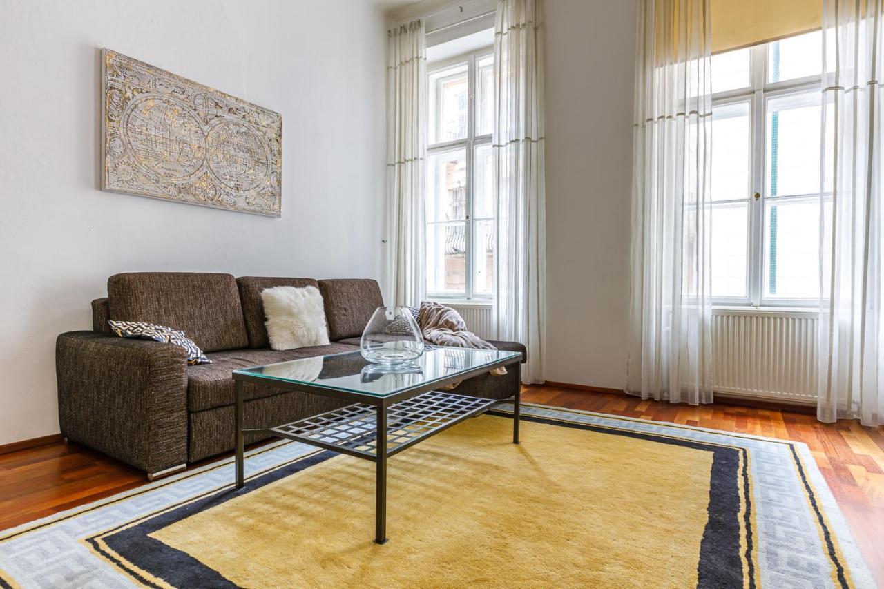 Newly Renovated Apartment In The Old Town Bratislava Buitenkant foto
