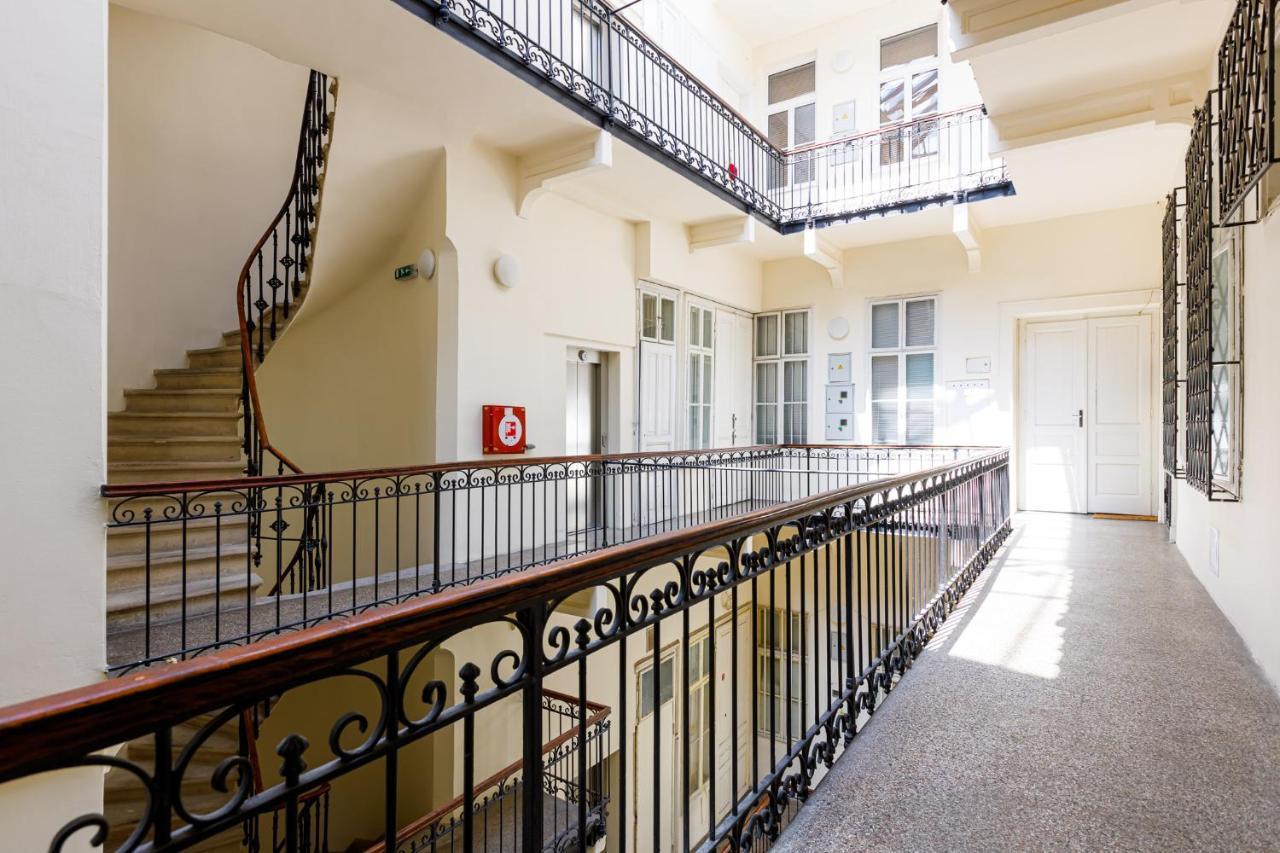 Newly Renovated Apartment In The Old Town Bratislava Buitenkant foto