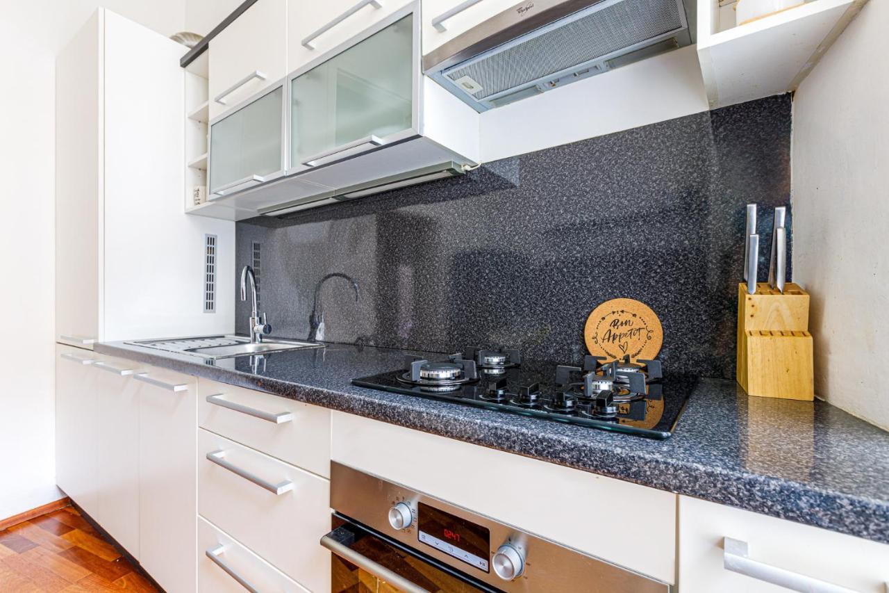 Newly Renovated Apartment In The Old Town Bratislava Buitenkant foto