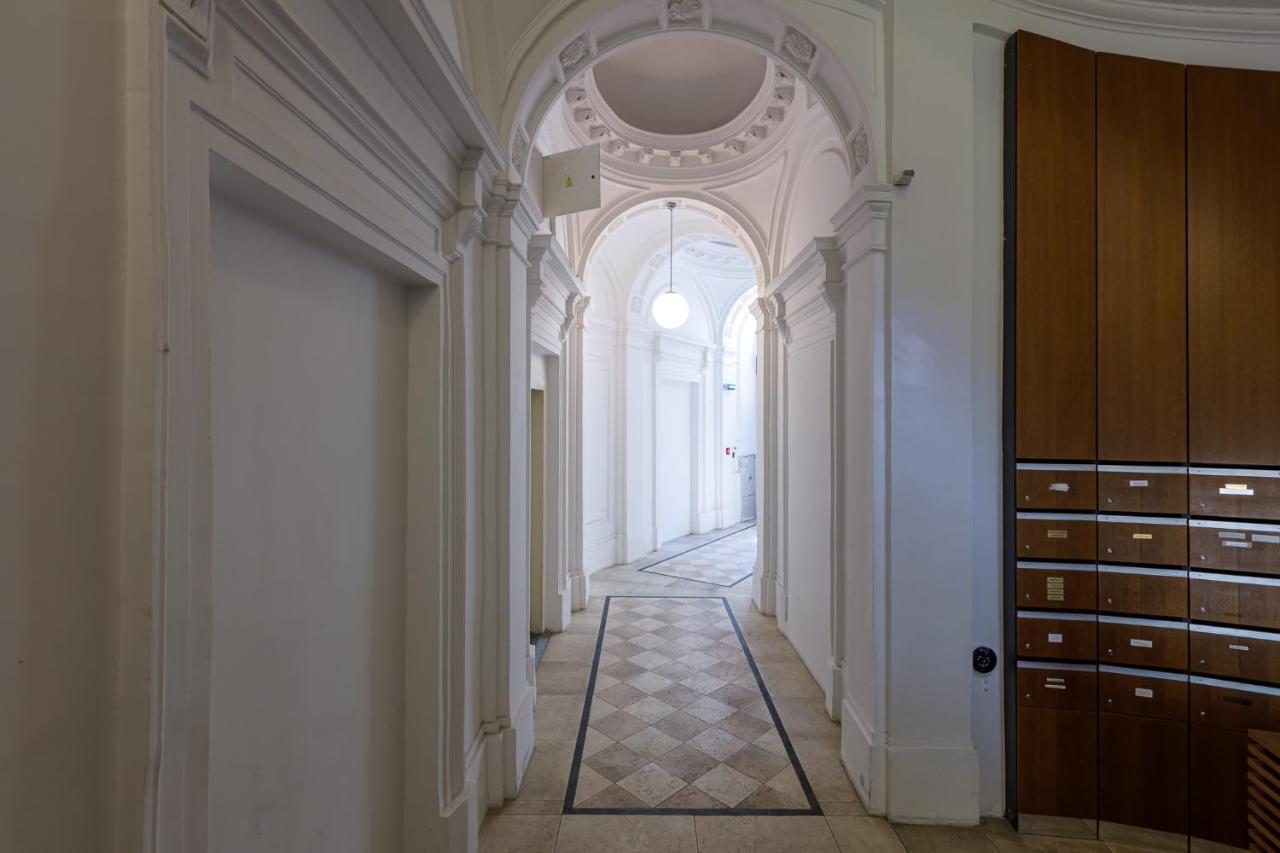 Newly Renovated Apartment In The Old Town Bratislava Buitenkant foto