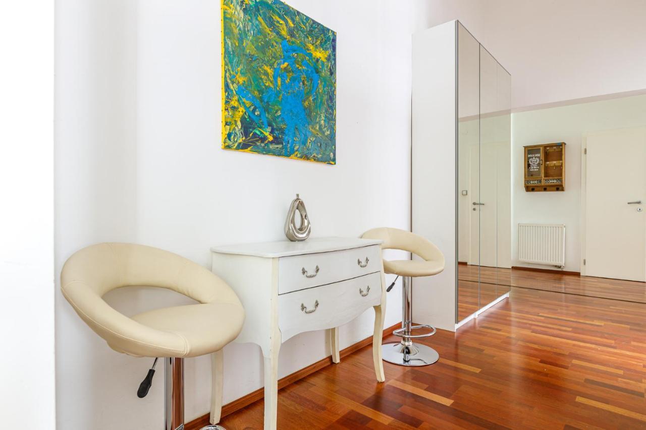 Newly Renovated Apartment In The Old Town Bratislava Buitenkant foto