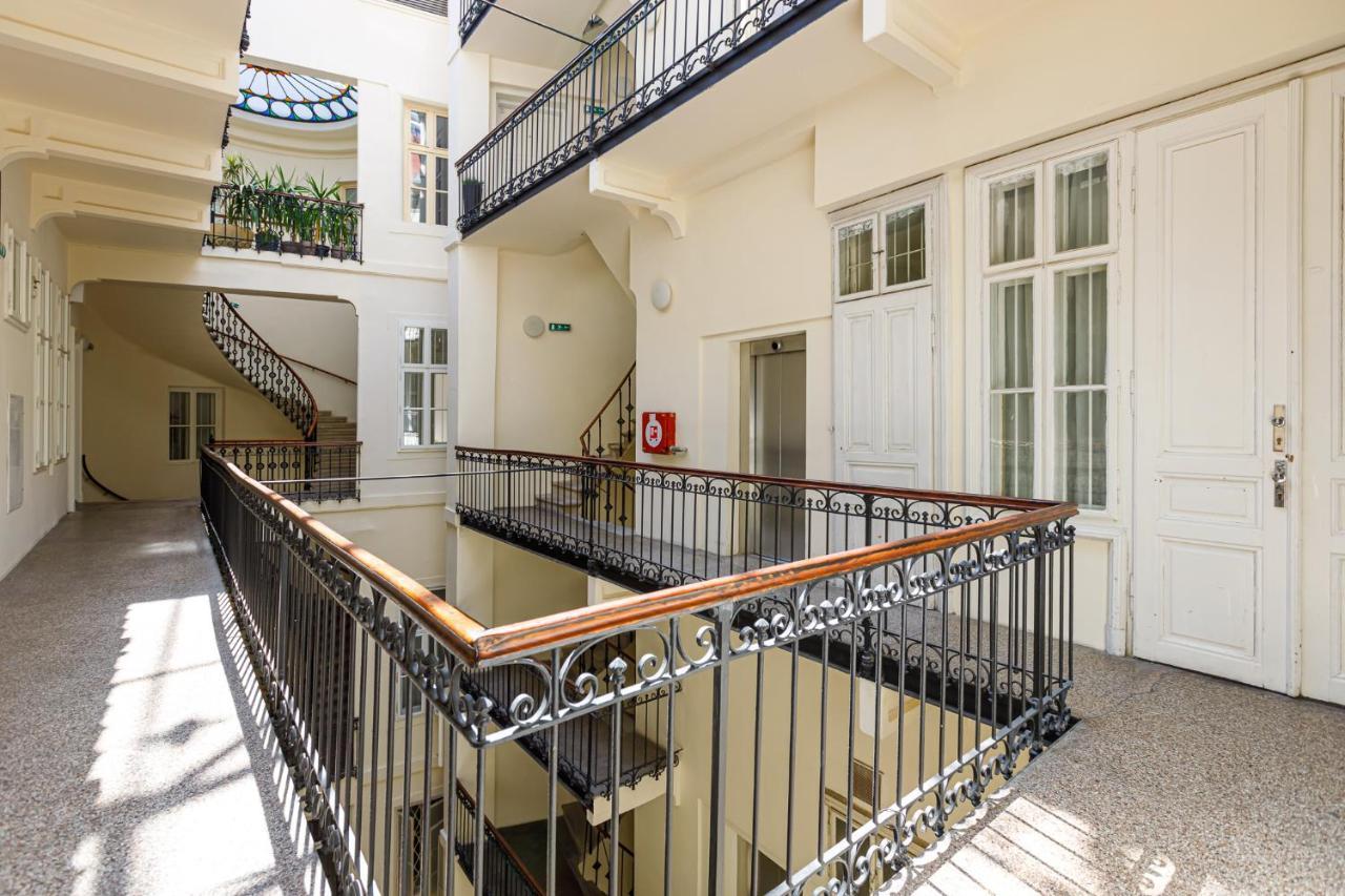 Newly Renovated Apartment In The Old Town Bratislava Buitenkant foto