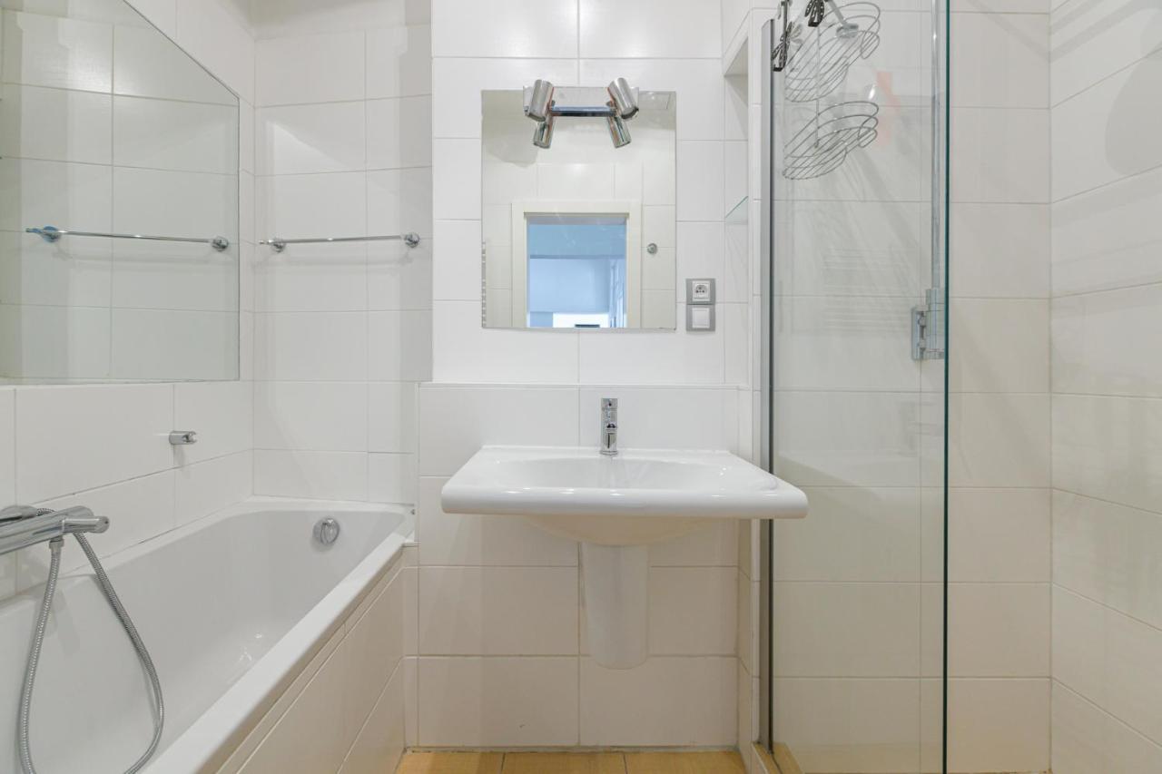Newly Renovated Apartment In The Old Town Bratislava Buitenkant foto